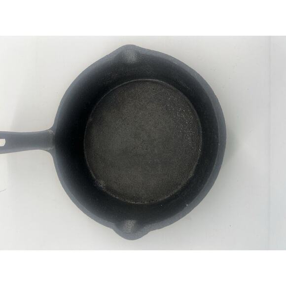 Vintage Cast Iron Small 6 1/2 inch Skillet Black Kitchen Cooking - Picture 3 of 6